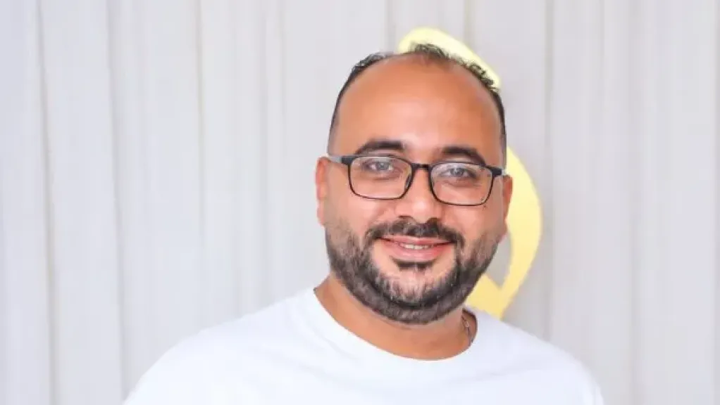 وفاة شاب في بورسعيد بعد سقوطه أثناء محاولة الهروب من كلاب ضالة.. وأسرته تطالب بالتحقيق