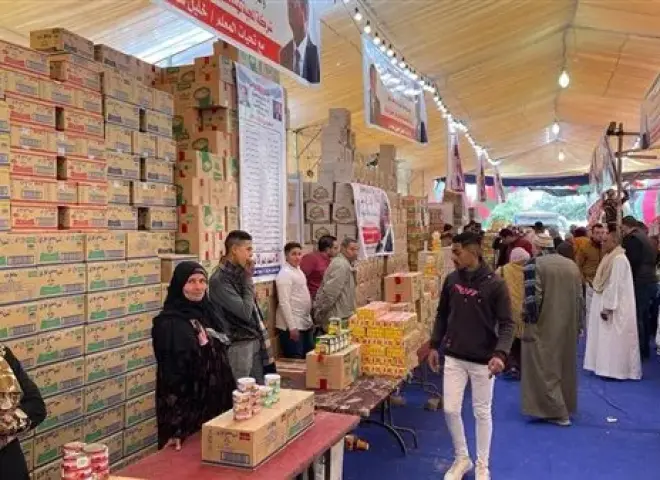 محافظ الجيزة يوجه بتكثيف الرقابة على الأسواق والتوسع في معارض السلع المخفضة