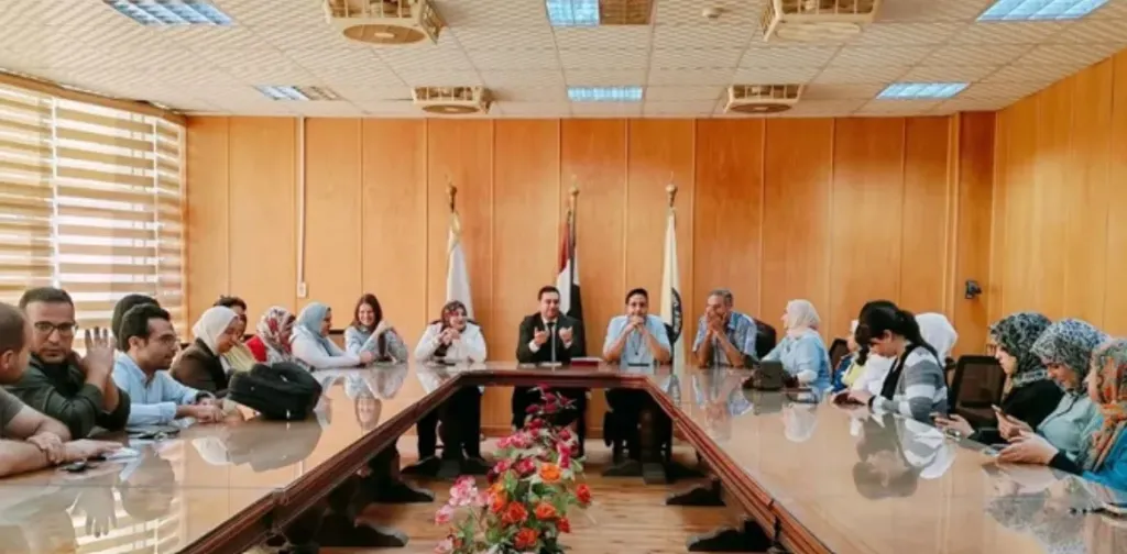 عميد إعلام بني سويف: الالتزام بالخطط الأكاديمية والعمل بروح الفريق أساس انتظام الدراسة