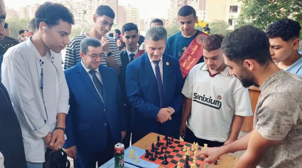 نائب رئيس جامعة بنها يتابع انتظام الدراسة بكليتي الحقوق وعلوم الرياضة