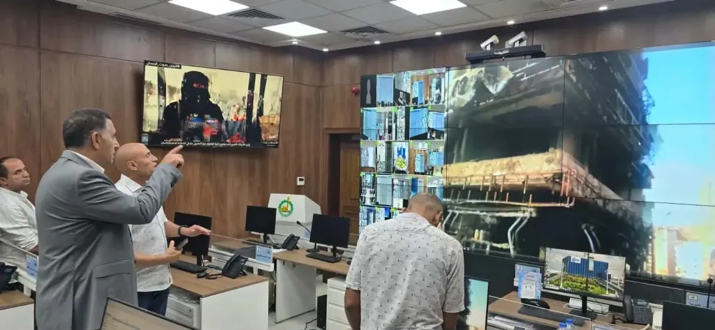 محافظ القليوبية يتابع حريق محل كشري ببنها ويوجه بسرعة السيطرة على النيران وتأمين المواطنين