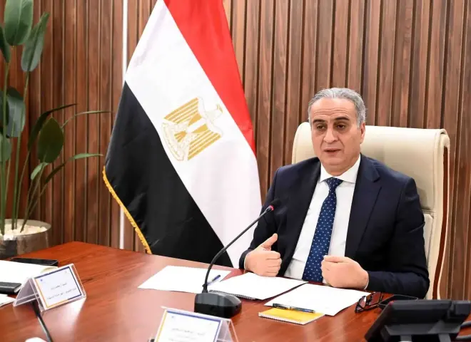 ضبط محل تجاري بالقاهرة الجديدة لتجارة الأدوات الكهربائية واللمبات والكشافات مجهولة المصدر تحمل بيانات فنية مُضللة