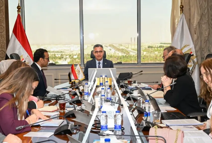 وزير التموين يبحث مع وفد بنك الاستثمار الأوروبي تعزيز التعاون ومشروعات الأمن الغذائي