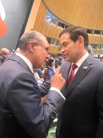 وزير الخارجية ونظيره الأمريكي يؤكدان أهمية تعزيز التشاور حول القضايا ذات الاهتمام المشترك