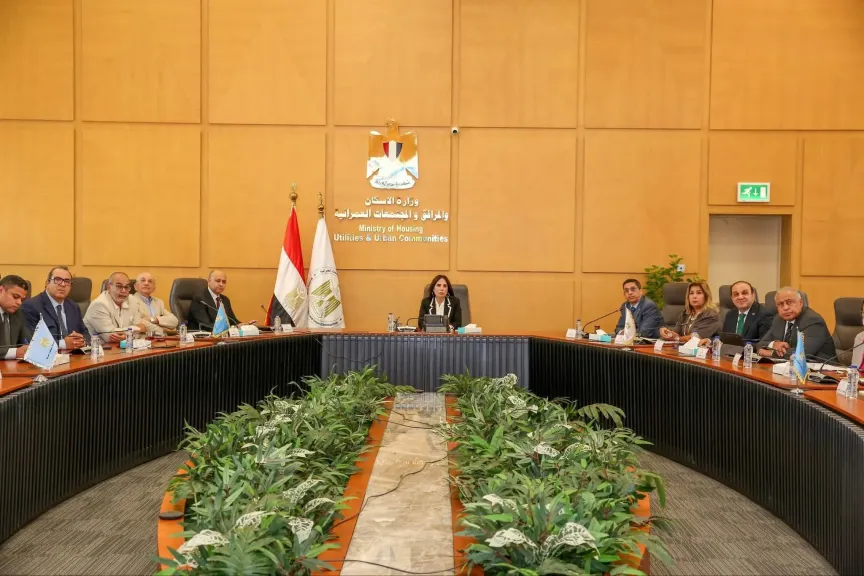 وزيرة الإسكان تتابع مع رئيس الجهاز المركزي للتعمير موقف تنفيذ المشروعات التي يتولى الجهاز تنفيذها
