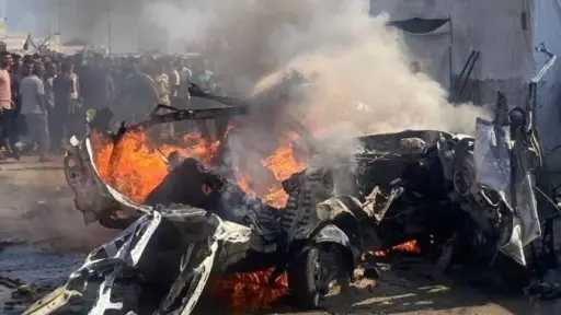 شهيد و16 مصابا بغارة إسرائيلية استهدفت سيارة بحي الشيخ عجلين في مدينة غزة