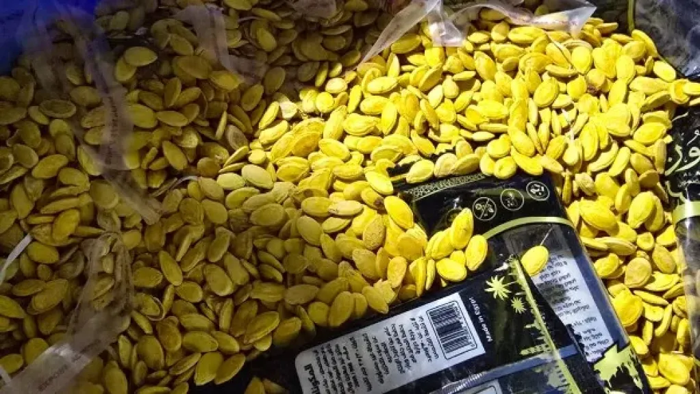 ضبط طن لب سوبر بألوان صناعية غير مصرح بها داخل مصنع غير مرخص بالقليوبية