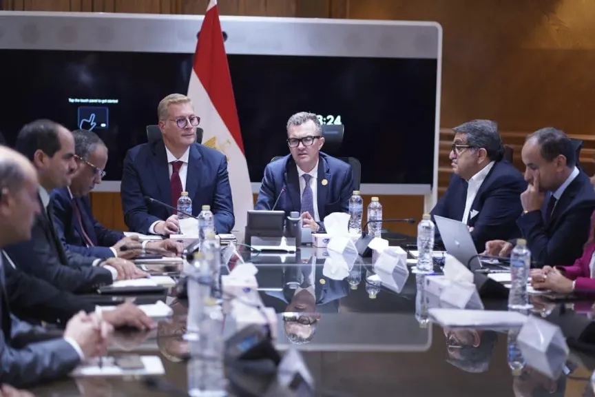 وزيرا التخطيط والبترول يناقشان تطورات أداء قطاع البترول وتطوير الخدمات المقدمة للمواطنين