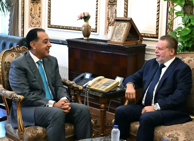 رئيس الوزراء يلتقي محافظ البنك المركزي