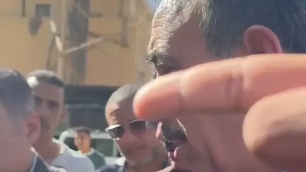 بعد استغاثتها: محافظ سوهاج يوجه بتوفير كشك بديل لسيدة أزيل فرش بضاعتها