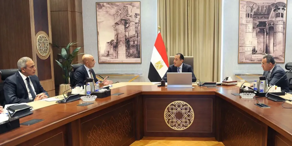 الحكومة تبدأ استعداداتها لتنظيم مؤتمر شهر أكتوبر الذي كلف به الرئيس السيسي