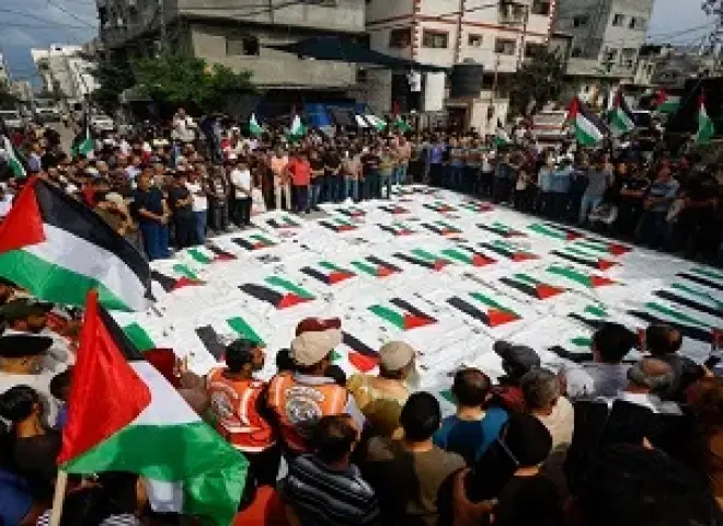 غزة: تشييع جثامين 51 شهيدا انتشلتهم طواقم الإنقاذ من تحت أنقاض النصيرات