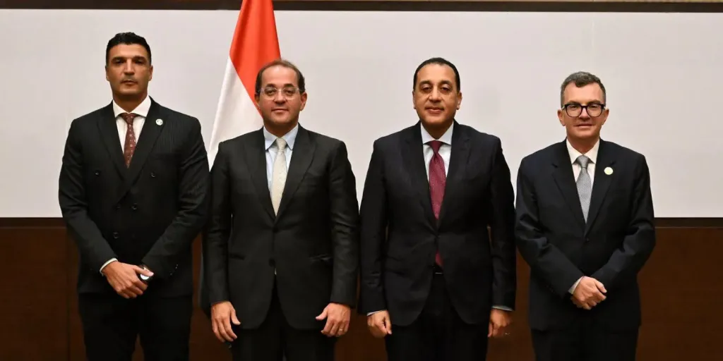 مدبولي يشهد توقيع اتفاقية تسوية المديونية التاريخية المستحقة لبنك الاستثمار القومي لدى الهيئة العامة لتنفيذ المشروعات الصناعية والتعدينية البالغة 102.75 مليار جنيه