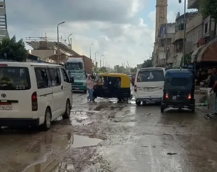 أمطار متوسطة تضرب مناطق متفرقة بالإسكندرية.. والصرف الصحي يرفع درجة الاستعداد