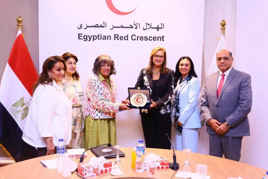 وزيرة التضامن تستقبل مجلس سيدات الأعمال العرب بمقر المركز العام للهلال الأحمر المصري