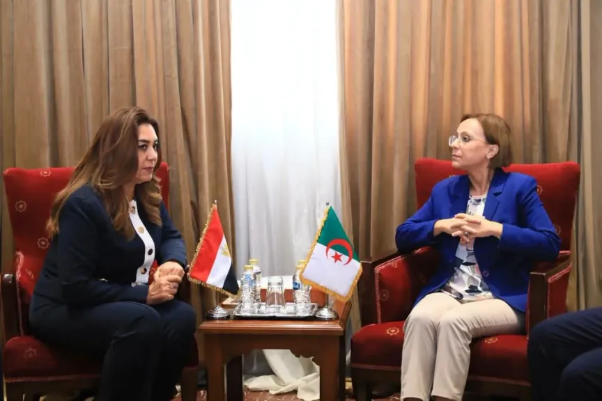 وزيرة التنمية المحلية والبيئة تبحث مع نظيرتها الجزائرية سبل التعاون في مجالات إدارة المخلفات وحماية الطبيعة