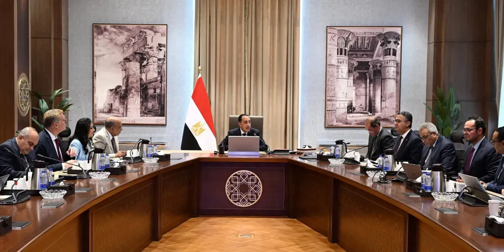 رئيس الوزراء يستعرض محاور جلستي ”مسيرة الطاقة المصرية” و”منظومة حماية مجتمعية أكثر فاعلية”
