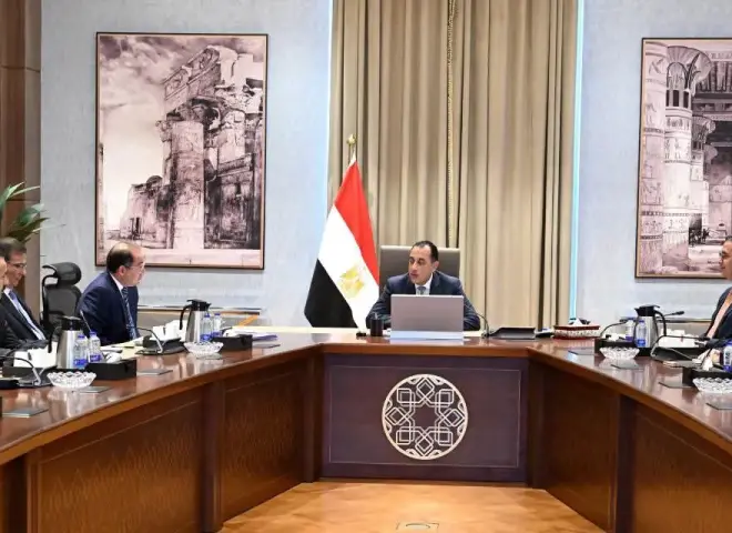 رئيس الوزراء يتابع موقف زيادة مخزون السلع الاستراتيجية واستقرار الأسواق بالتنسيق بين مختلف الجهات