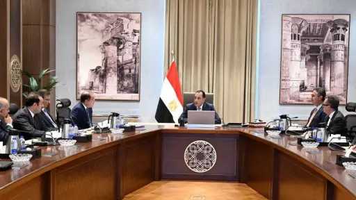 رئيس الوزراء يتابع موقف زيادة مخزون السلع الاستراتيجية واستقرار الأسواق بالتنسيق بين مختلف الجهات