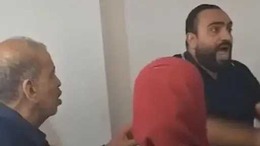 «أخذت فلوس ومعملتش سناني».. فيديو لمشادة بين طبيب أسنان ومريض مسن يثير الجدل