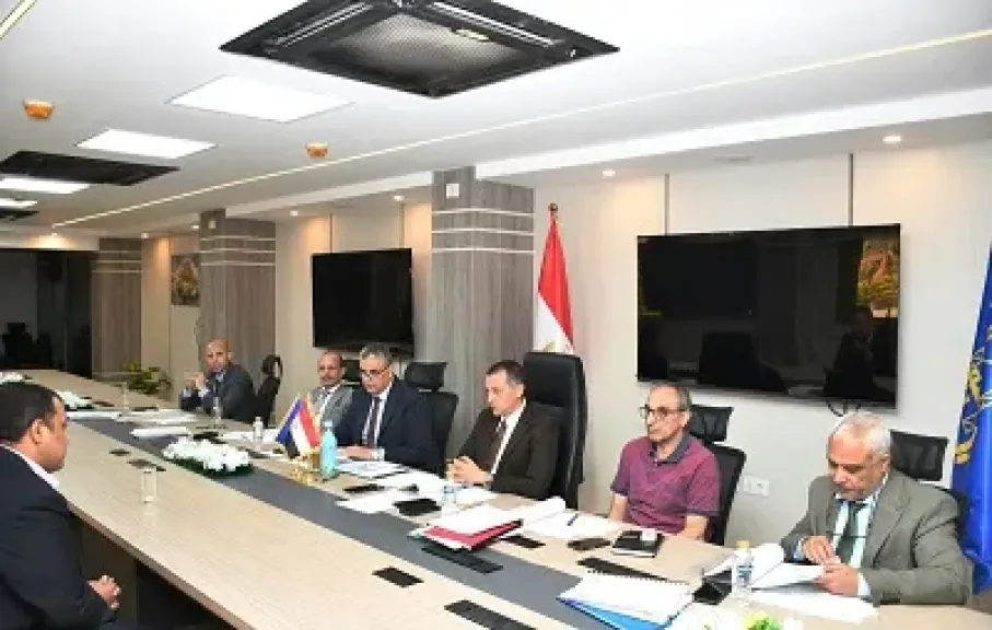 محافظ أسوان يترأس لجنة القيادات لاختيار 6 قيادات جديدة بمديريتي التربية والتعليم والزراعة