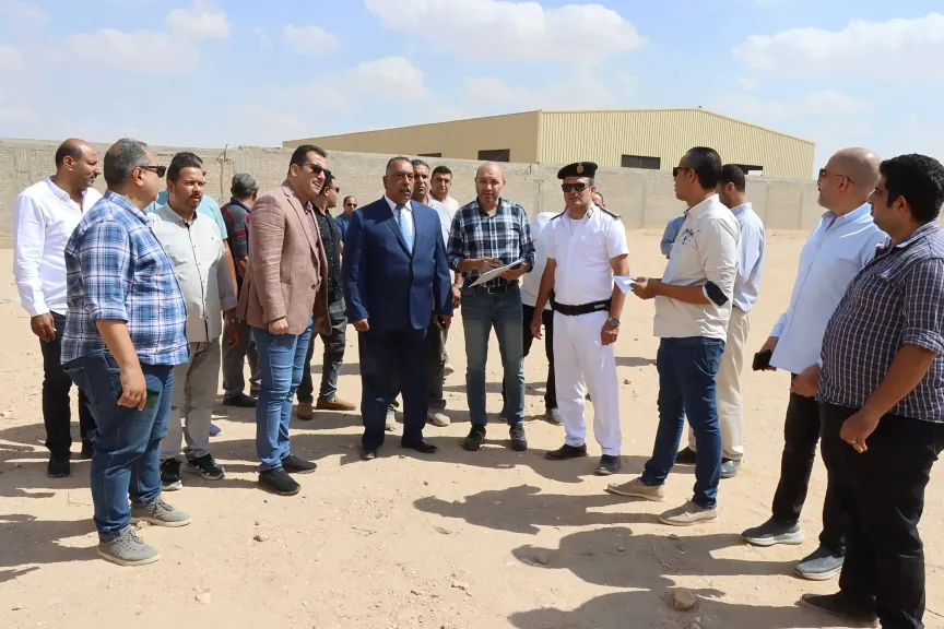 حملة ”التنمية الصناعية” لسحب الأراضي الصناعية من غير الجادين تواصل أعمالها في ”العاشر من رمضان”