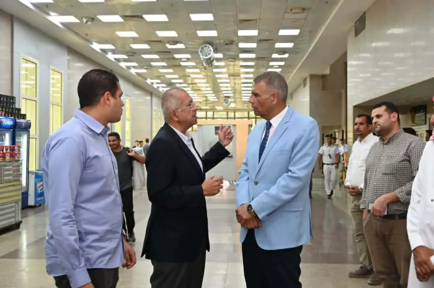 محافظ جنوب سيناء يؤكد أهمية الحفاظ على المظهر الحضاري لمنفذ طابا السياحي