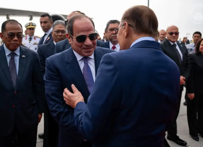 السيسي عقب مغادرته ماليزيا: مشاعر المحبة والامتنان تعكس عمق العلاقات بيننا وتدفعها لآفاق أرحب من التعاون