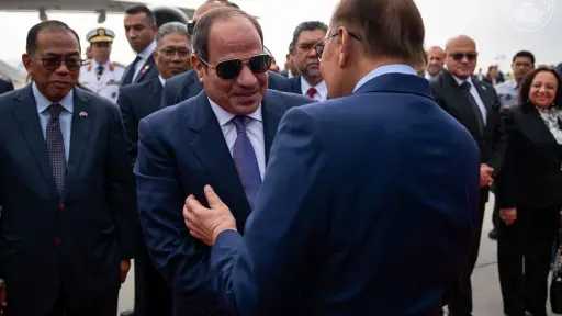 السيسي عقب مغادرته ماليزيا: مشاعر المحبة والامتنان تعكس عمق العلاقات بيننا وتدفعها لآفاق أرحب من التعاون