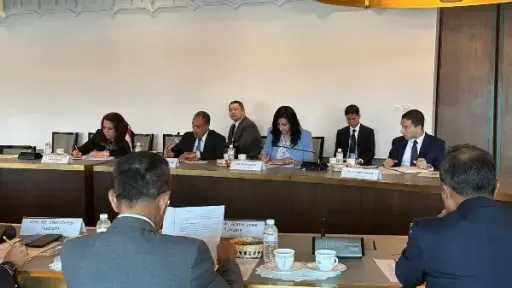 وزير الخارجية يبحث مع رئيس مجموعة الصداقة البرلمانية التايلاندية تعزيز العلاقات الاقتصادية والاستثمارية