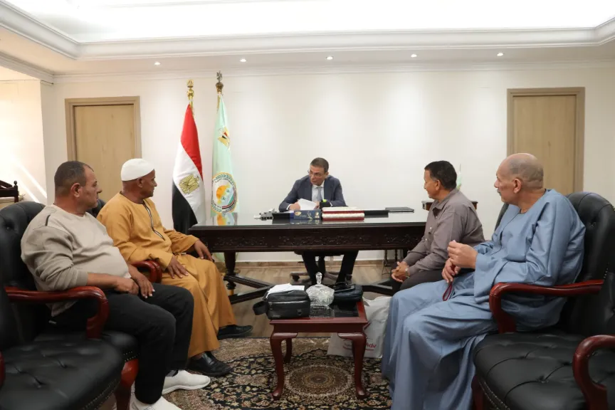 في اطار اللقاءات الدورية مع المزارعين.. وزير الزراعة يلتقي ممثلي بعض الفلاحين بالبحيرة لمناقشة سبل تطوير الخدمات