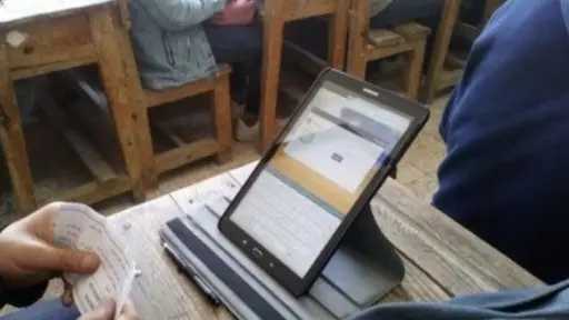 التعليم تحدد ضوابط تسليم التابلت لطلاب الثانوية العامة والفني وتحسم موقف المدارس الخاصة
