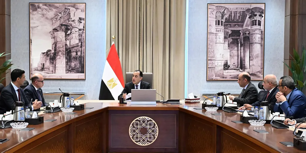 رئيس الوزراء يستعرض محاور جلسة ”نحو استثمار منتج وصناعة تنافسية وفرص عمل مستدامة”