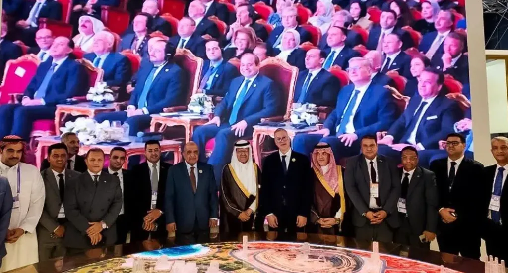 وزير الطاقة السعودي ووزيرا البترول والكهرباء يتفقدون جناح قطاع البترول المصري بالرياض