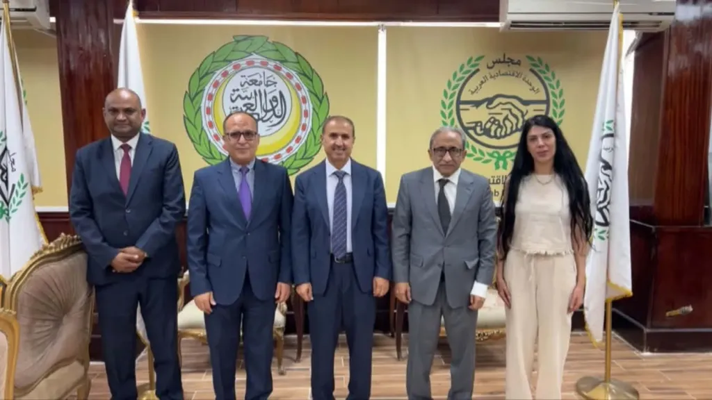 أمين عام مجلس الوحدة الاقتصادية يبحث مع القائم بأعمال المندوب اليمني لدى الجامعة العربية سبل التعاون المشترك