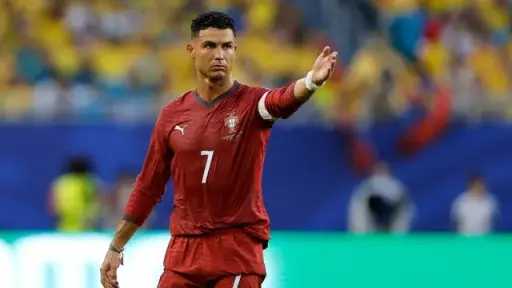 الركراكي ينتقد تعامل البرتغال مع رونالدو: ما حدث معه لم يكن ليحدث لميسي