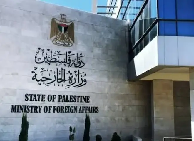 الخارجية الفلسطينية تدين إحراق مستوطنين مسجدا وممتلكات للمواطنين شمال شرق القدس