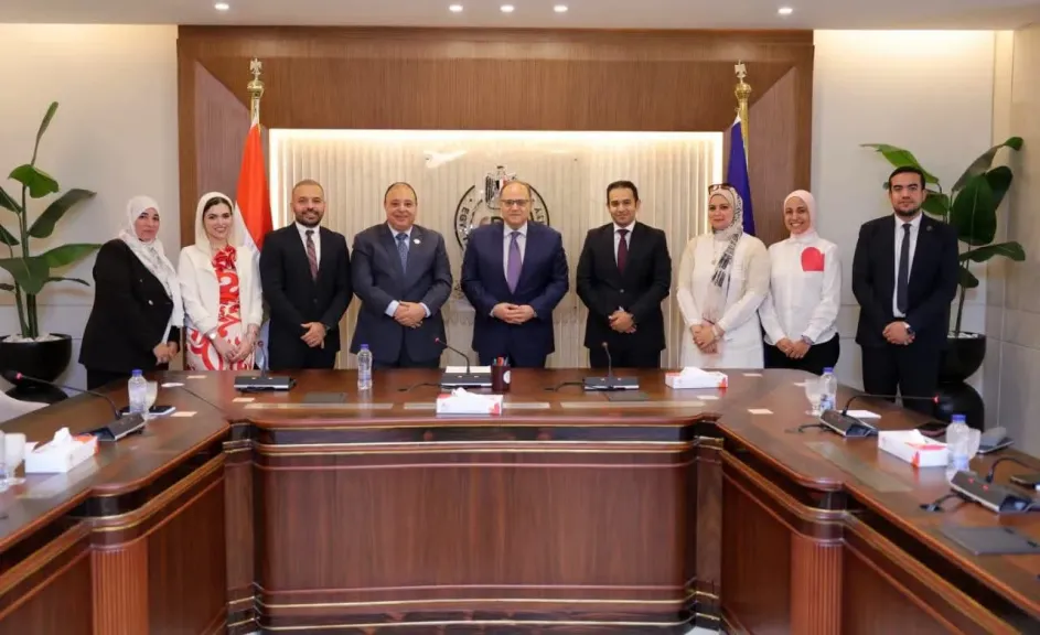 رئيس هيئة الدواء يبحث مع ممثلي شركة «نابكو» سبل تعزيز التعاون ودعم الاستثمار في القطاع الدوائي