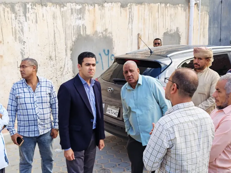نائب محافظ مطروح يتفقد مشروعات البنية التحتية وتطوير الطرق ويوجه بسرعة الإنجاز ورفع كفاءة المعدات