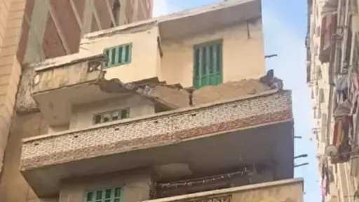 انهيار أجزاء من شرفة عقار في باكوس بالإسكندرية دون إصابات.. ومعاينة المبنى لاتخاذ الإجراءات اللازمة