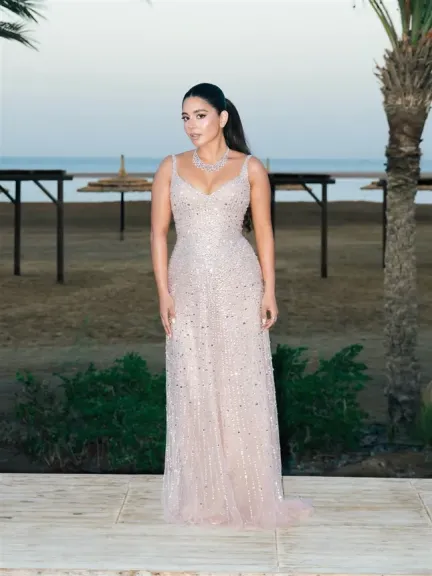 مايان السيد تخطف الأنظار في افتتاح مهرجان الجونة السينمائي.. سعر فستانها يتجاوز 400 ألف جنيه