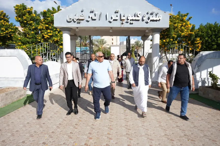 استعدادًا لمهرجان الزيتون الدولي الأول.. محافظ مطروح يتفقد مواقع الفعاليات ويوجّه بإطلاق مسابقة لأفضل مزارع ومزرعة