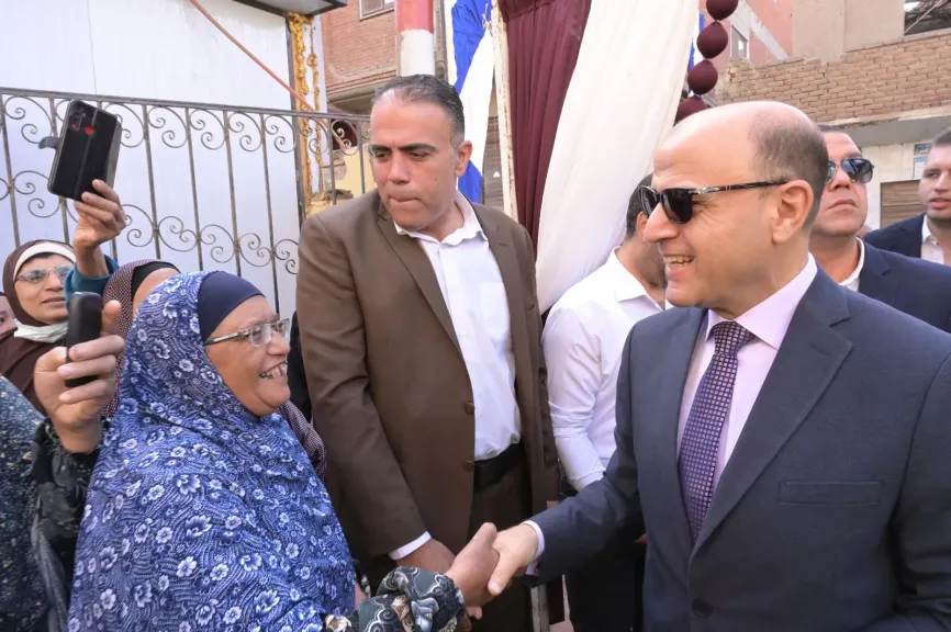محافظ الغربية  يستمع لمطالب أهالي قرية محلة روح بطنطا..ويوجه بسرعة فحص الشكاوى والعمل على حلها