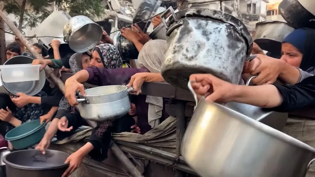 غزة: توقف المخابز بسبب احتجاز الاحتلال لشحنات الطحين والمنع الممنهج لدخول الإمدادات