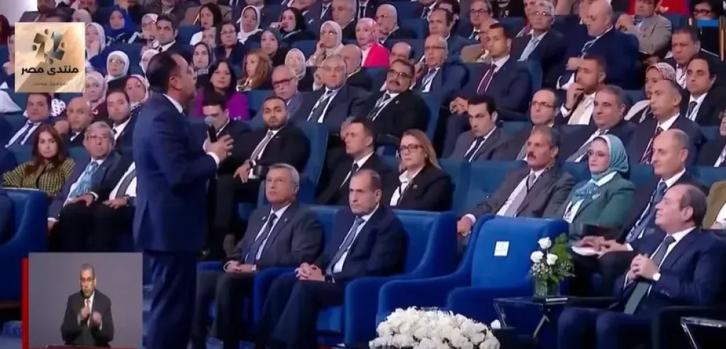 رئيس الوزراء: طفل في الأسمرات قال لي: «أول مرة أنام على سرير»