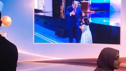 السيسي يلبي أمنية شاب من ذوي الهمم والطفلة تالية خلال ختام منتدى مصر 2026