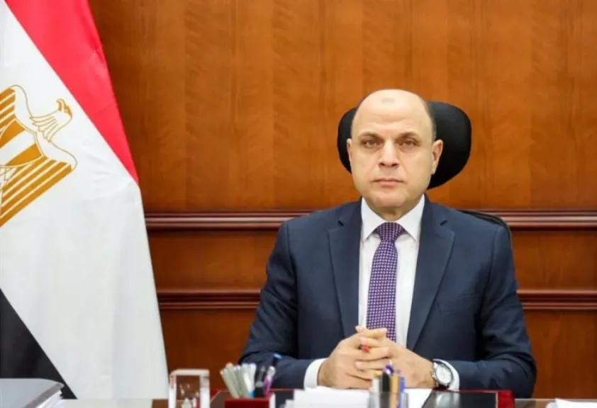محافظ الغربية يتابع تداعيات سقوط عقار سكني بطنطا.. ويوجه بصرف إعانات عاجلة للمتضررين