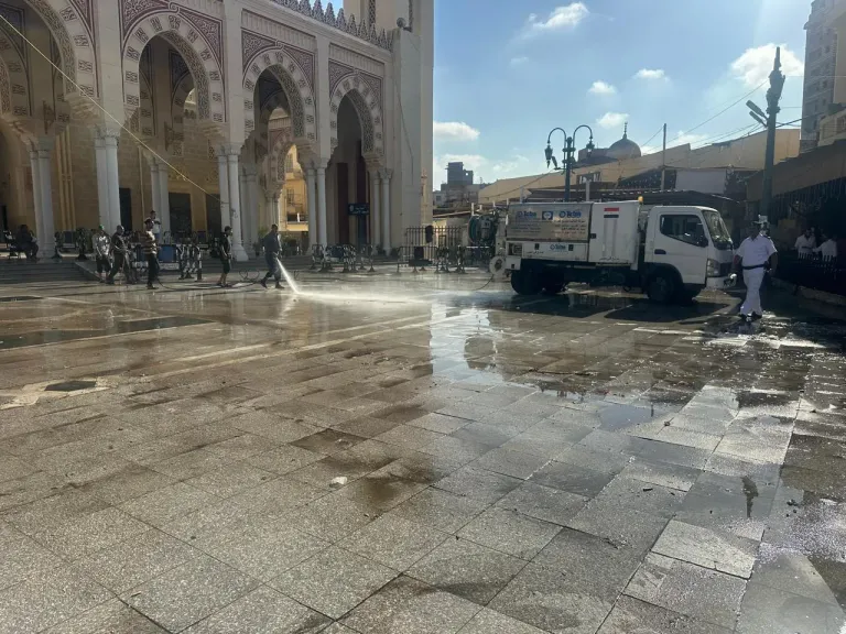 محافظ الغربية يتابع تعقيم وتطهير محيط المسجد الأحمدي عقب انتهاء مولد السيد البدوي