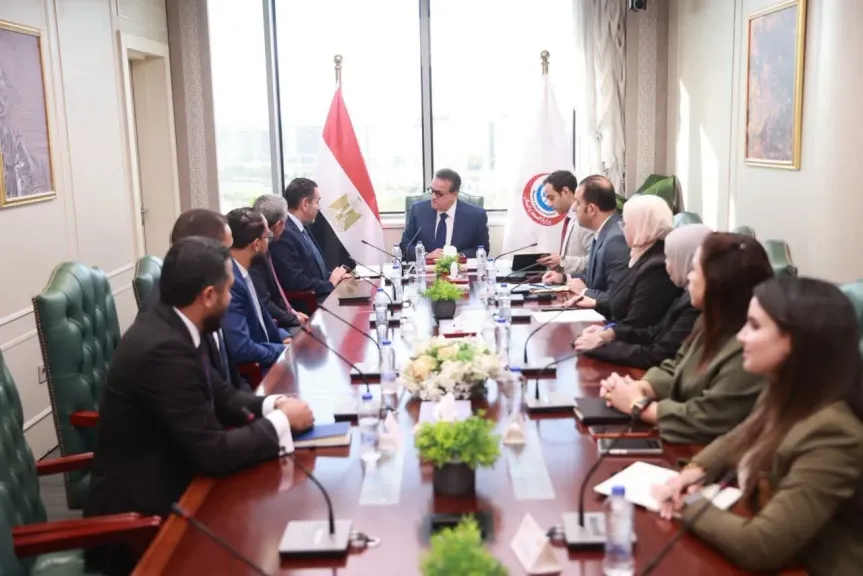 وزير الصحة يستقبل ممثلي «ميدترونيك» لبحث تعزيز التعاون في الجراحات الروبوتية والتكنولوجيا الطبية المتقدمة