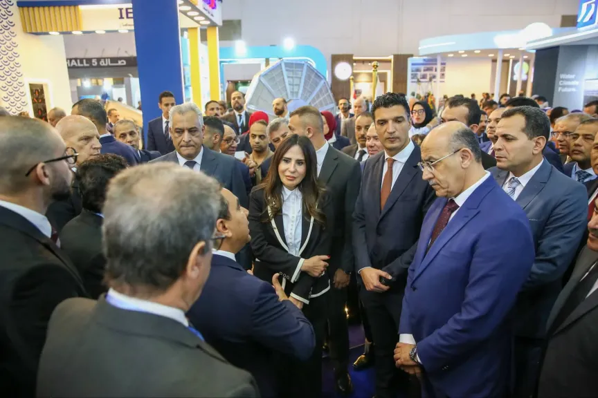 وزيرة الإسكان تتفقد أجنحة الشركات والجهات المشاركة بالمعرض وتطلع على أحدث تكنولوجيات المياه والصرف الصحي